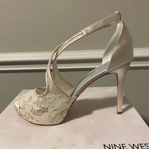 Nine West “Hanyap2” satin lace platform 12 BNIB champagne